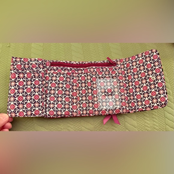 Vera Bradley Riley Compact Wallet Raspberry Medallion Performance Twill NWOT’s - Picture 4 of 11